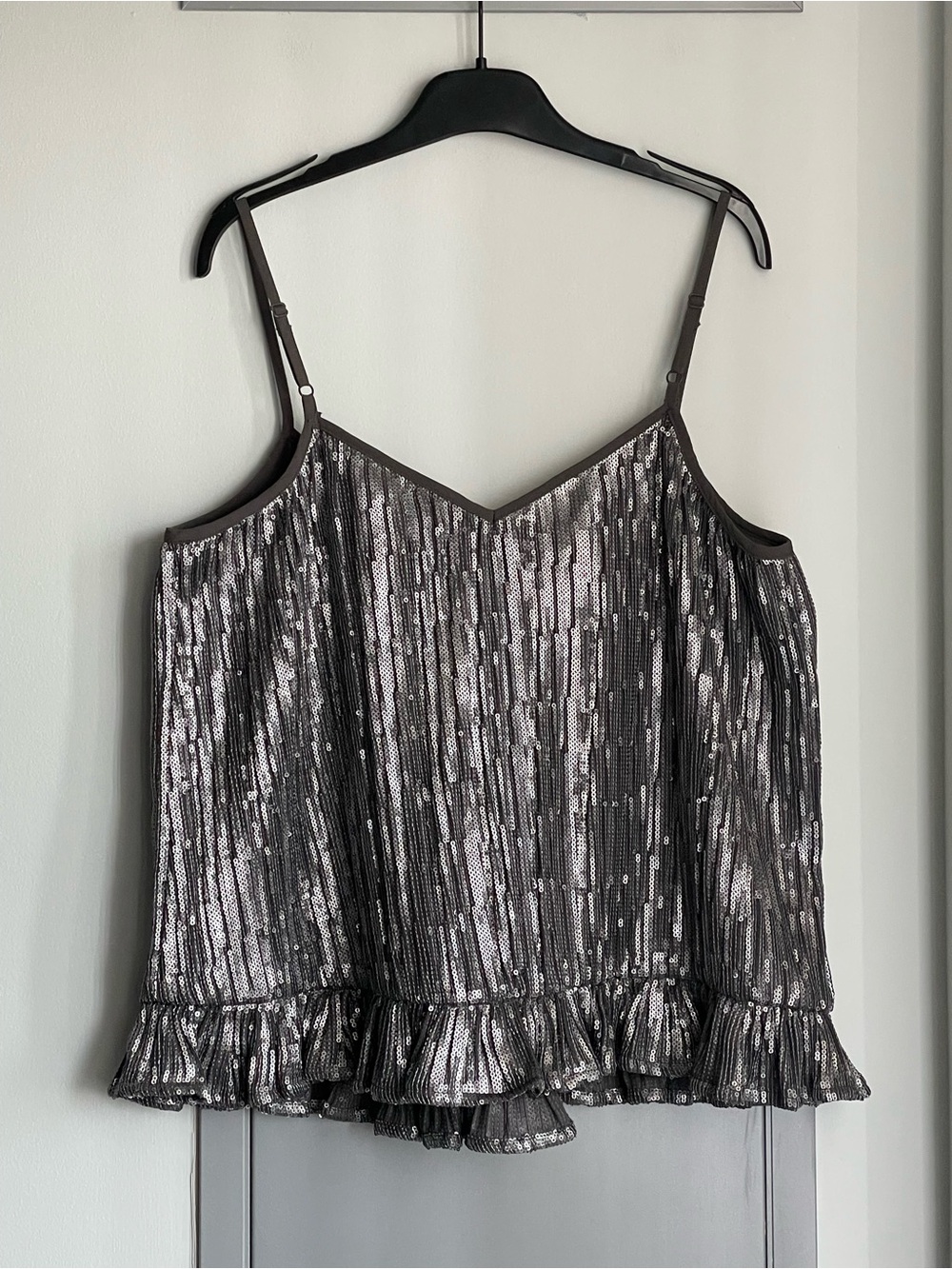 NWT ANTHROPOLOGIE Amelie Sequin Camisole - Gunmetal with Ruffled Hem - Picture 5 of 12